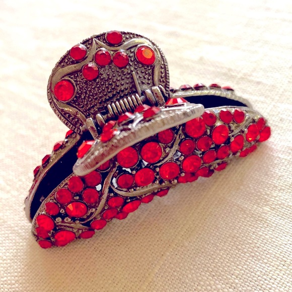 Gorgeous Cara N.Y crystal hair claw.  Nordstrom’s. NWOT. - Picture 2 of 3